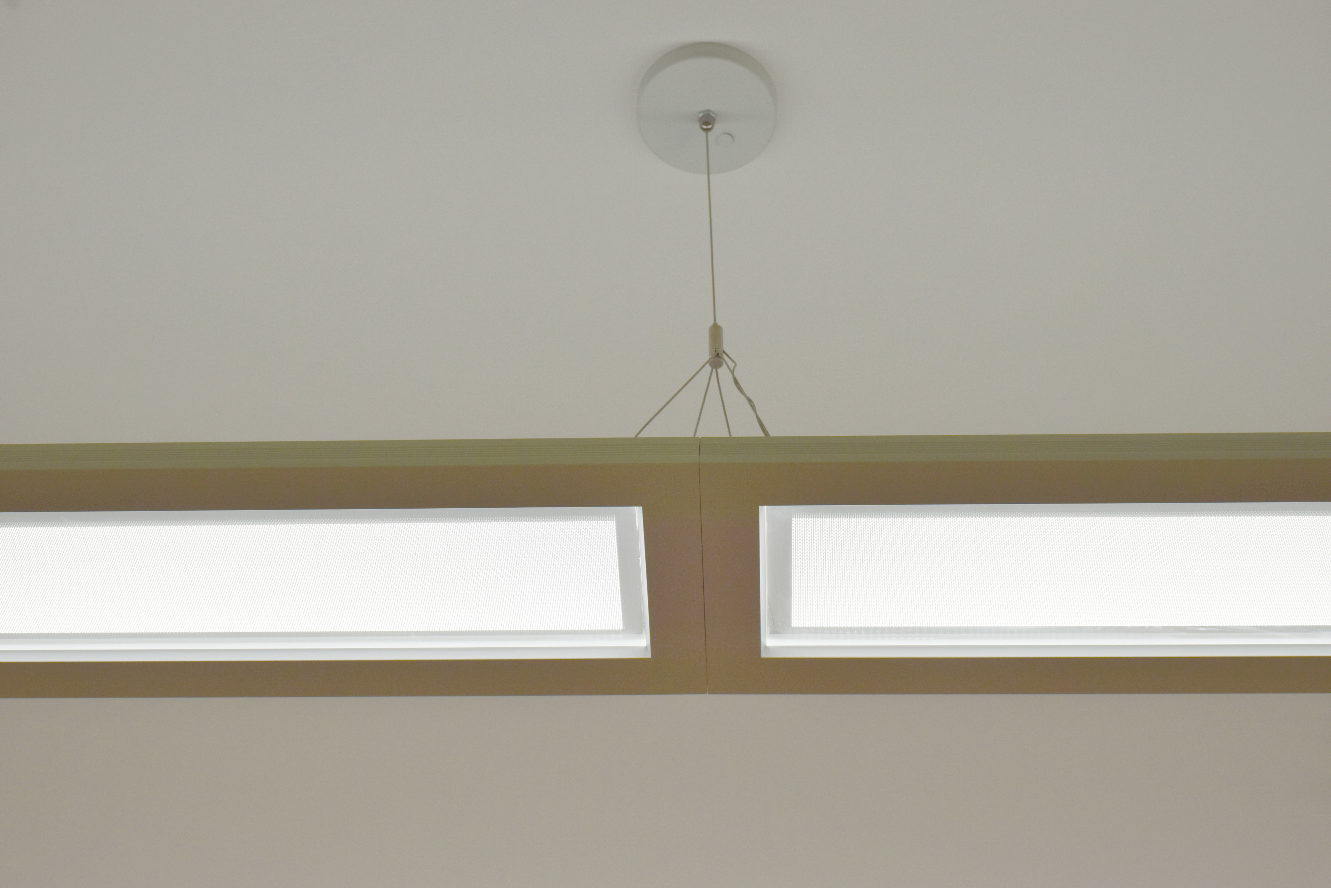 Corona Pendant Transparent view 9